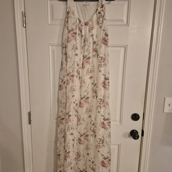 Elegant Cream Floral Maxi Dress - Picture 6 of 6
